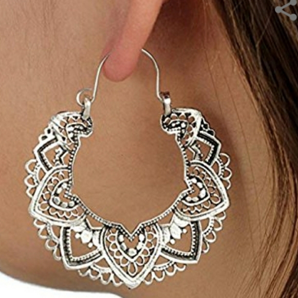 5 jewelry or accessories items - Picture 11 of 12